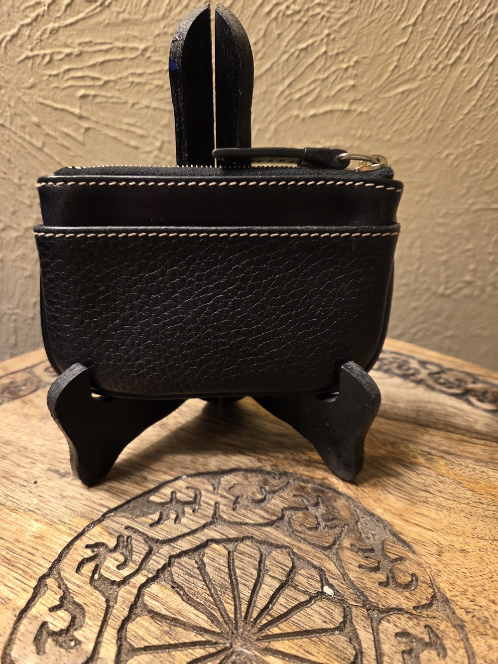 Dooney & Bourke Black Leather Zip Coin Pouch w/ keychain inside. - Picture 2 of 11
